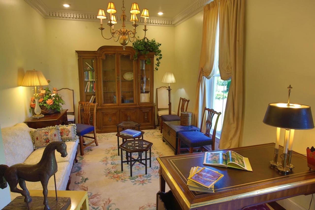 Inntiquity, A Country Inn Logansport Esterno foto