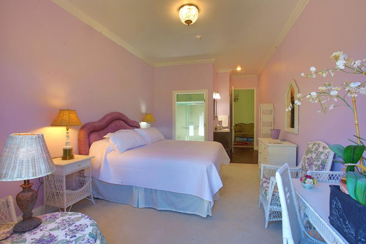Inntiquity, A Country Inn Logansport Esterno foto